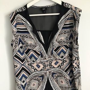 Woman sleeveless top